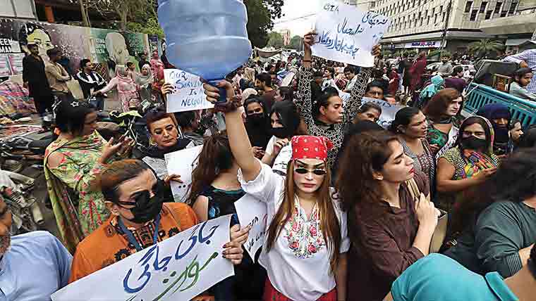 مہنگے پٹرول کے خلاف خواجہ سرا بھی  سڑکوں پرآگئے ، پریس کلب پر مظاہرہ 