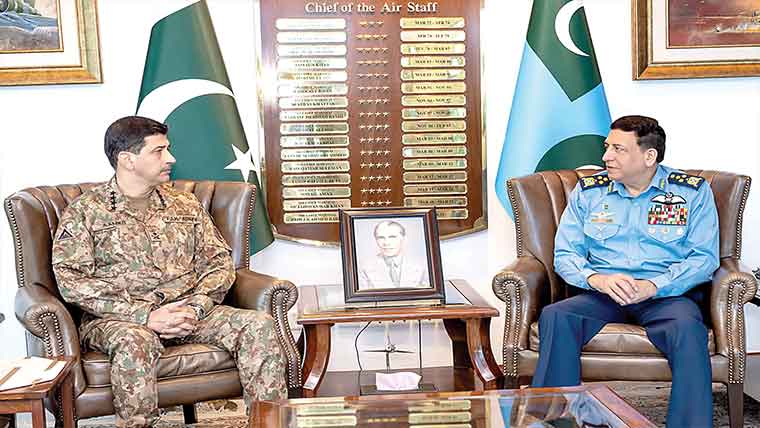 جنرل عامر رضا کی نیول اور ایئر چیفس سے ملاقاتیں، پیشہ ورانہ امور پر تبادلہ خیال 