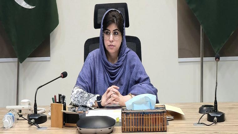 ڈپٹی کمشنر ماہم آصف کا  ڈویژنل پبلک سکول کا دورہ 