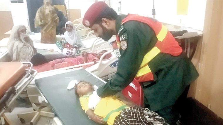 زائدالمعیادبوتلیں پینے  سے بچوں کی حالت خراب
