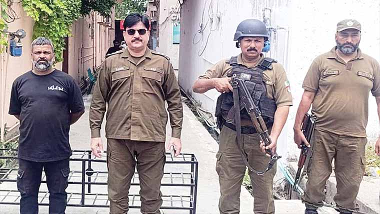 سیالکوٹ:مسیحی عبادت گاہوں کے  با ہر سکیو رٹی کے سخت انتظامات 