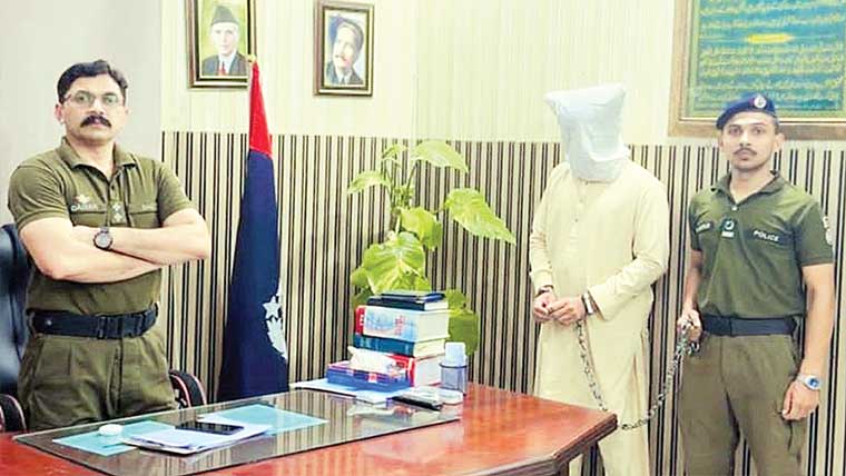  سیالکوٹ:لڑکے ساتھ بد فعلی  کا ملزم گرفت میں آ گیا 