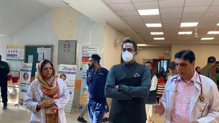 ڈپٹی کمشنر نوید احمد کا چلڈرن  ہسپتال کا اچانک دورہ
