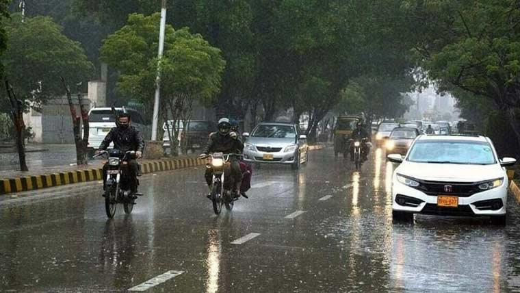  لاہور سمیت پنجاب کے بیشتر  علاقوں میں بارش ،موسم خوشگوار