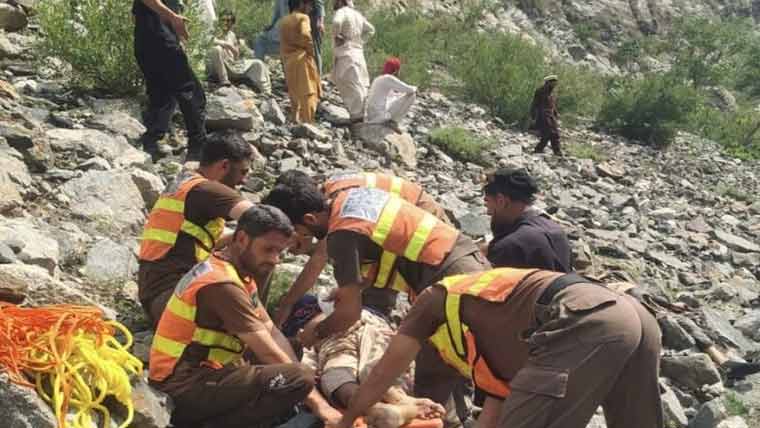  شاہراہ قراقرم پر کارحادثہ ،شانگلہ میں چھت گرگئی،12جاں بحق