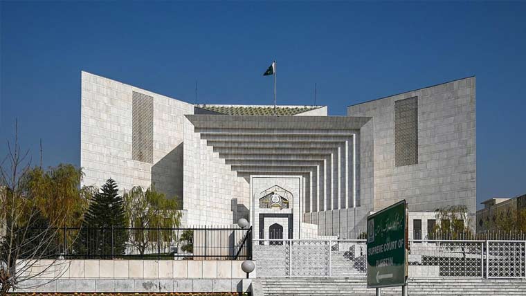 سپریم کورٹ :سانحہ اے پی ایس شہداء کے ورثاکومعاوضہ نہ ملنے پرحکومت سے جواب طلب