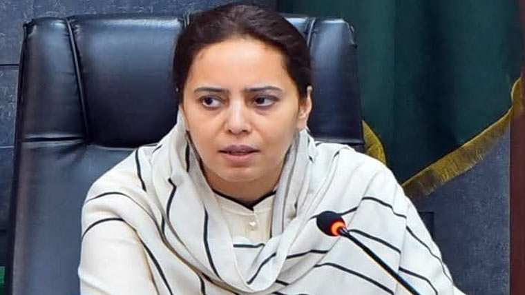 ٹائون ہال میں کھلی کچہری، شکایات  کے ازالہ کیلئے احکامات جاری