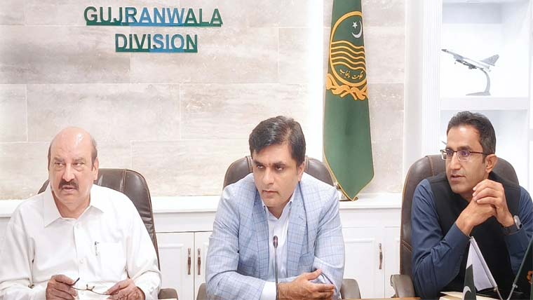  ماس ٹرانزٹ منصوبہ مقررہ ٹائم میں مکمل کیا جائے : کمشنر 