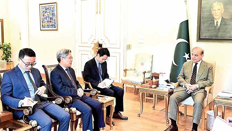 بجٹ میں ریلیف کیلئے اقدامات شامل، برآمدات پر مبنی ترقی کی راہ پر گامزن ہیں : شہباز شریف 