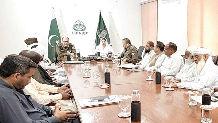 ڈی سی چنیوٹ اور ڈی پی او کا بھوانہ  میں مرکزی جلوسوں کے روٹس کا معائنہ