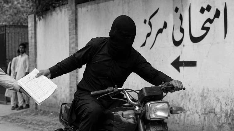 جنڈیالہ شیر خان ـ:موٹرسائیکل سوار امتحانی پرچے چھین کرفرار