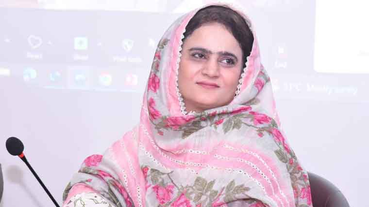  وزیر ترقی نسواں سے  سمیرا اشفاق کی ملاقات 
