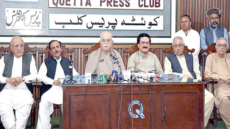 پہلے ہی آئین کا بیڑا غرق ،28ویں ترمیم غلطی ہوگی:اچکزئی 