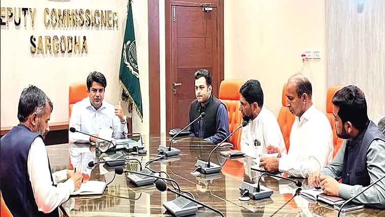  یونیورسٹی روڈ سمیت ڈرینج پوائنٹس کی فوری صفائی کے احکامات جاری