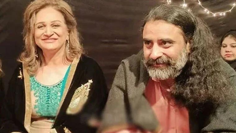 جوانی میں بشریٰ کی تصاویر رسالوں سے کاٹ لیتاتھا:اقبال