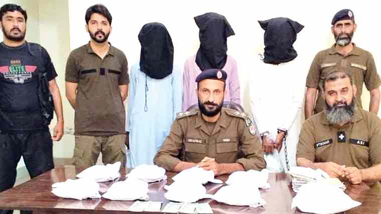  منشیات فروش سمیت 3 ملزم گرفتار، 10 کلو 800 گرام چرس