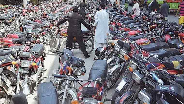 ہسپتالوں  میں  پارکنگ  مافیا  کا راج:انتظامیہ  بے  بس