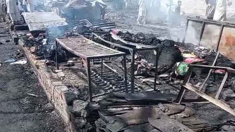  نوشہرہ کلاتھ مارکیٹ:آتشزدگی،300کیبن خاکستر،3دکاندار زخمی 