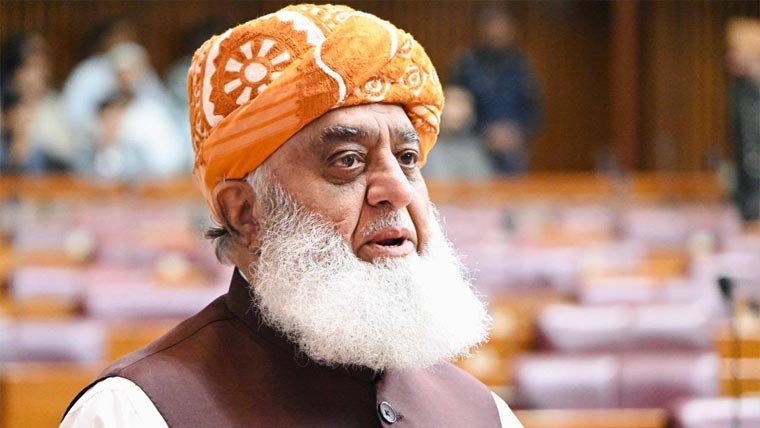 دارالعلوم حقا نیہ اکوڑہ خٹک کے علماء  کی قربانی تاریخ کے سنہری حروف میں لکھی جائے گی :مولانا فضل الرحمن 