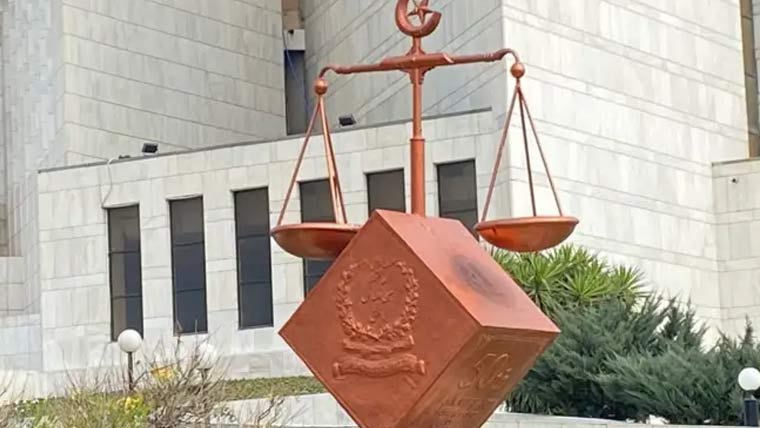 سپریم کورٹ :میکے سے پیسوں  منگوانے اورتشددپرشوہرکوقتل  کرنیوالی مجرمہ کی سزاکم