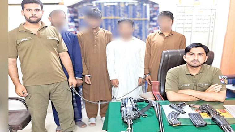  4 ملزمان گرفتار  اسلحہ برآمد، مقدمات درج