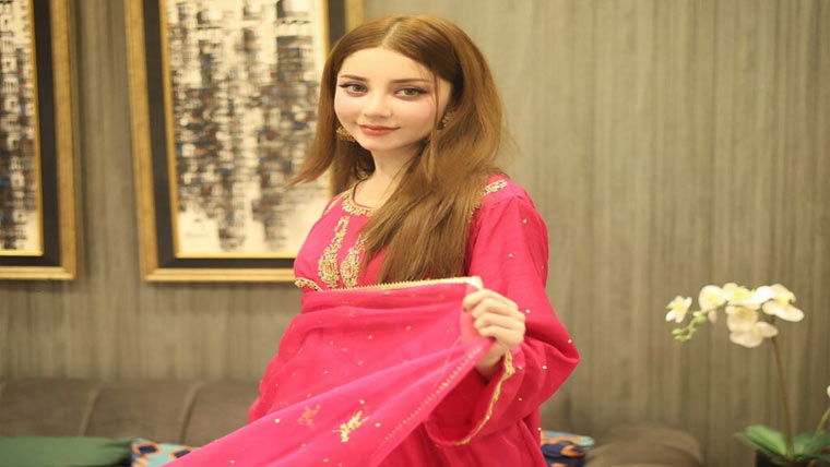 علیزے سلطان کو بغیرحجاب ویڈیو پر شدید تنقید کا سامنا