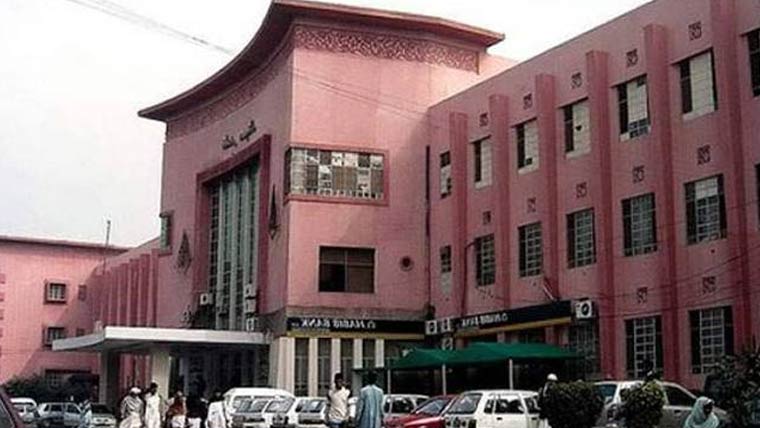 نشتر ٹو ہسپتال میں بنیادی سہولیات کی عدم دستیابی پر مشکلات 