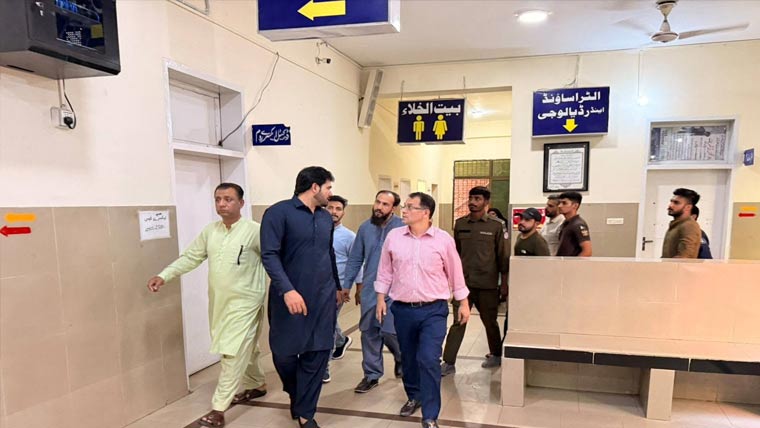  وزیرآباد:اسسٹنٹ کمشنر کا سول  ہسپتال ،کارٹ بازار کا دورہ 