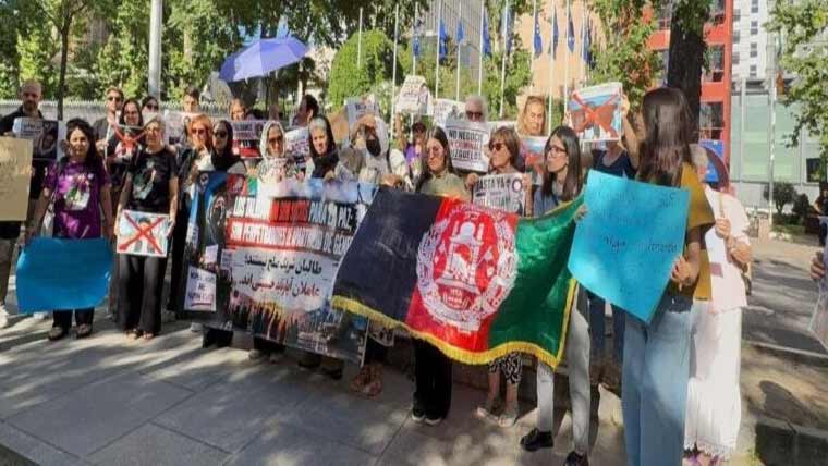 افغان طالبان کا دورہ برسلز، یورپی  پارلیمنٹ دفتر کے باہر مظاہرہ 