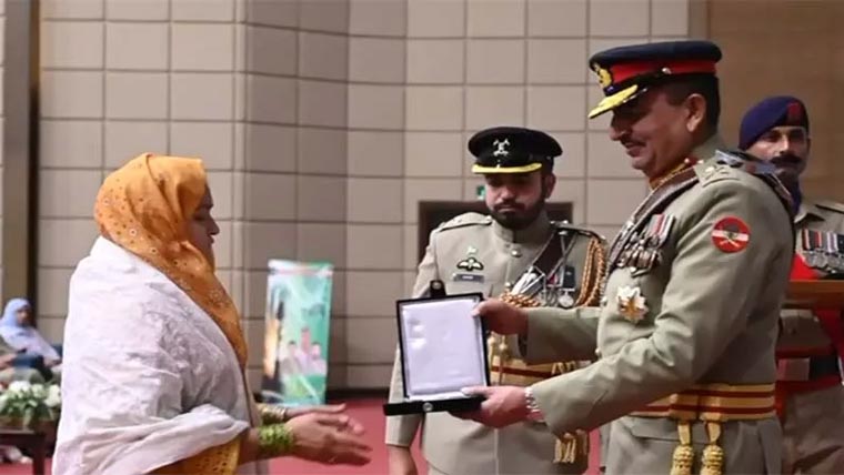 کراچی، لاہور گیریژن میں شہدا غازیوں کے اعزاز میں تقاریب