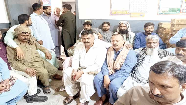  ایس ڈی او گیپکو فاروق گنج کیخلاف ملازمین کا احتجاج 