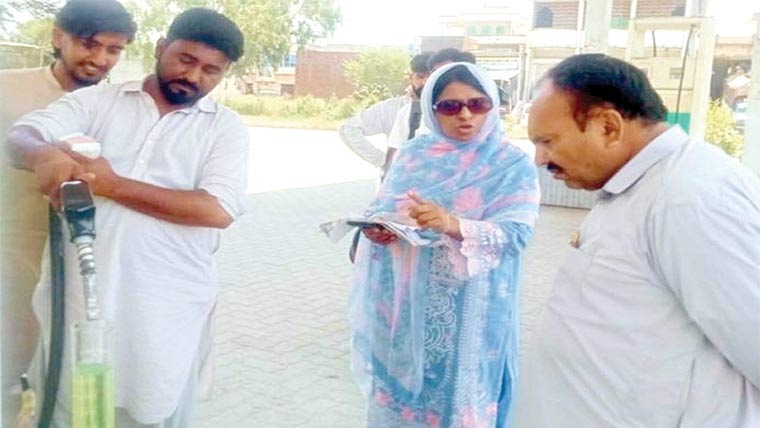 گجرات :کم پیمائش کی شکایات  پر کارروائی ، پٹرول پمپ سیل 
