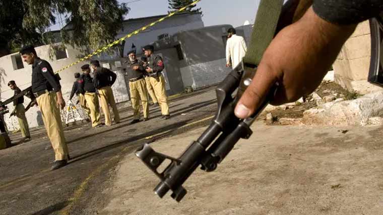 نوشہرہ، چھاپہ کے دوران اغوا کار کی فائرنگ ، ہیڈ کانسٹیبل شہید