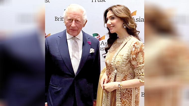 ماہرہ خان کی لندن میں شاہ چارلس سے ملاقات