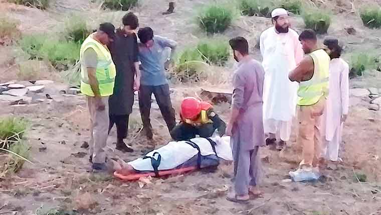 ایم-2 موٹروے پر پولیس وین حادثے کا شکار، 1جاں بحق،8 زخمی