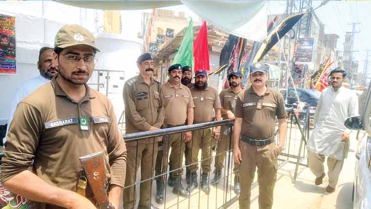 نمازِ جمعہ کے اجتماعات کے لیے  سکیورٹی کے سخت انتظامات 