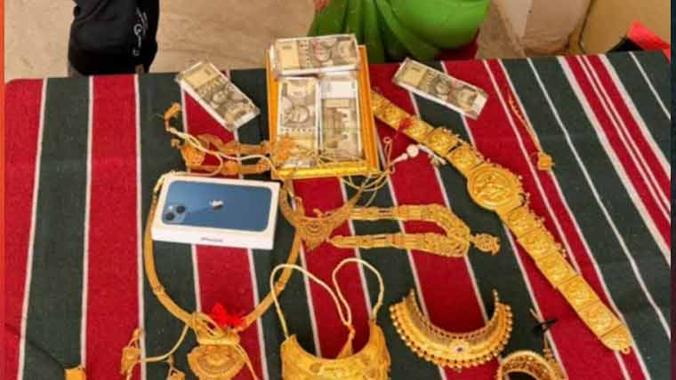 یوٹیوبر کو زیورات کی نمائش مہنگی پڑ گئی،گھرمیں چوری 