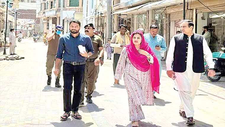 ڈپٹی کمشنر عائشہ رضوان کا بیوٹیفکیشن کے کاموں کا جائزہ 