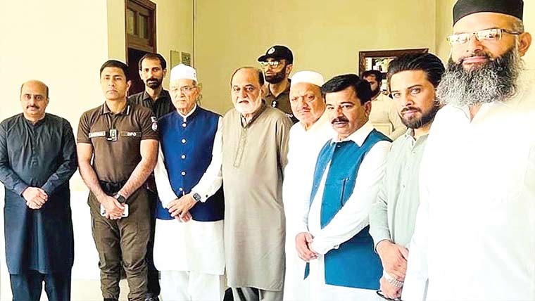 ڈی پی او گجرات اختر فاروق سے تاجروں کے وفد کی ملاقات 