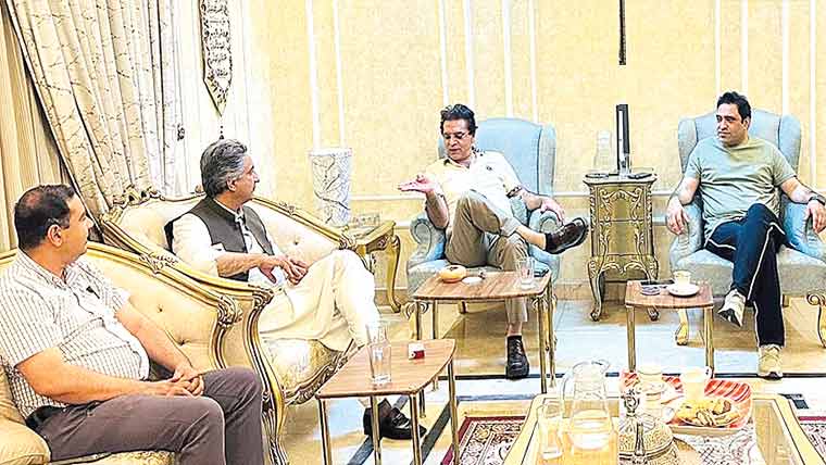 حقیقی جمہوریت کے بغیر ملک ترقی نہیں کر سکتا :عمر ڈار 