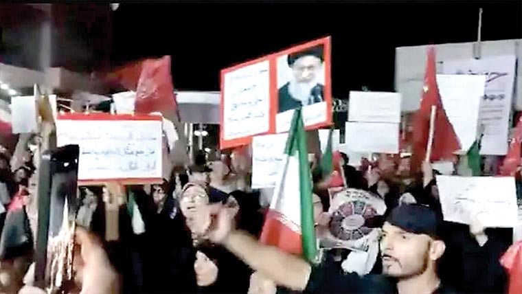  ایران :امریکا کیساتھ معاہدہ کے  مخالفین کا مظاہرہ ، مذاکراتی ٹیم پر تنقید