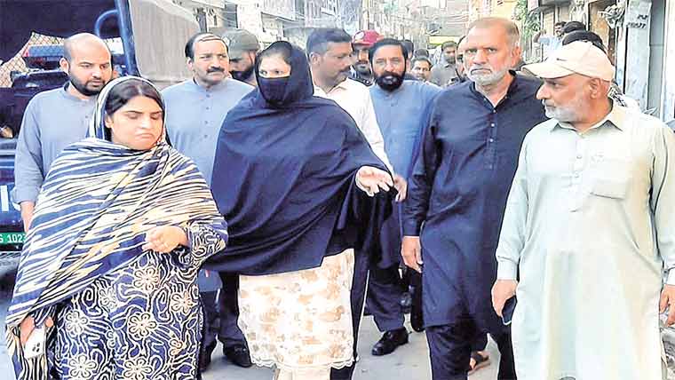 ممبر قومی اسمبلی نوشین افتخار کا دورہ  امام بارگاہ حسینیہ سادات گردیزی 