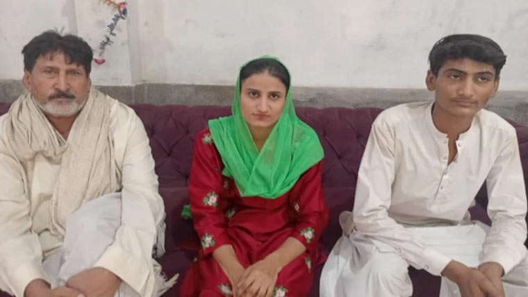 ایدھی فاؤنڈیشن نے گیارہ سال قبل گمشدہ ہونے والی بچی کو اہلِ خانہ سے ملادیا