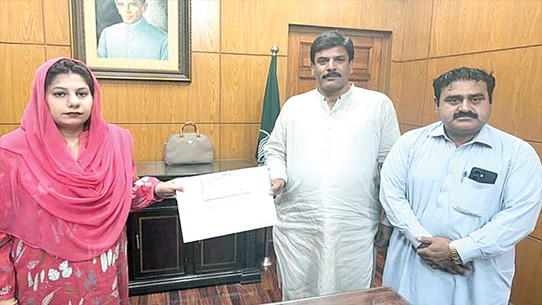 چنیوٹ :گندم پیداواری مقابلہ، کاشتکاروں میں انعام تقسیم 