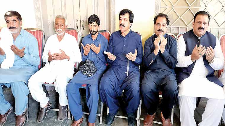  حکومت کو کشمیر پالیسی پر نظر ثانی کرنے کی ضرورت :گورنر پنجاب
