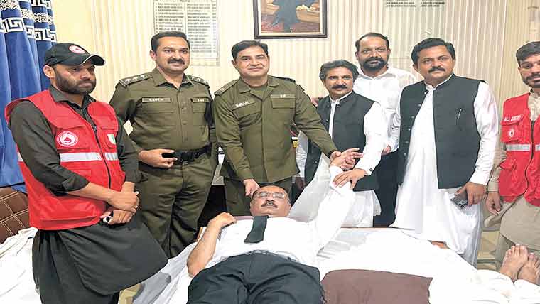 تھیلیسیمیا فائٹرز کیلئے بلڈ کیمپ، پولیس اور وکلا کا مشترکہ اقدام
