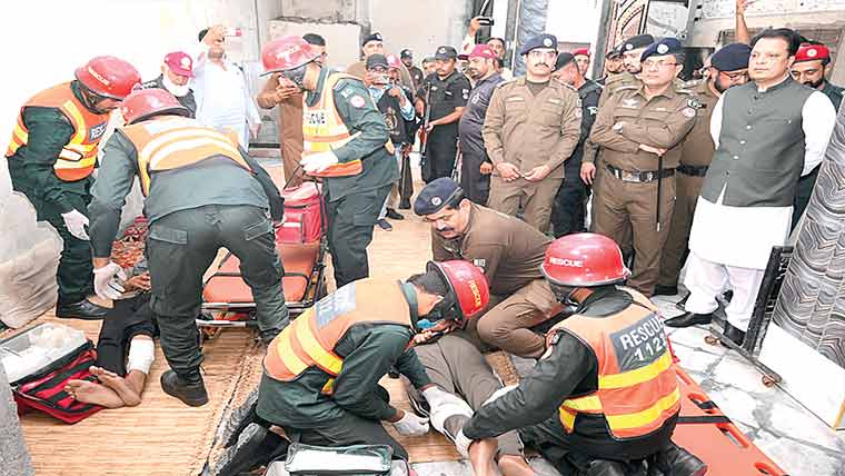  حافظ آباد :ضلعی انتظامیہ اور  پو لیس کی امام بارگاہ میں فر ضی مشق 