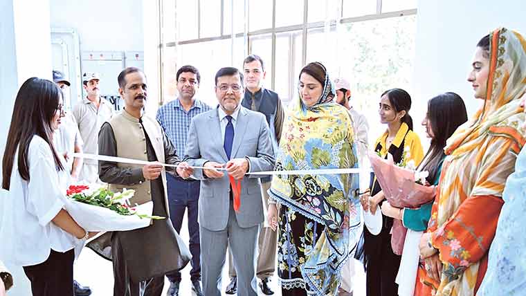  بی ایس ٹیکسٹائل ڈیزائن کے تھیسز پر مبنی تین روزہ نمائش کا آغاز 