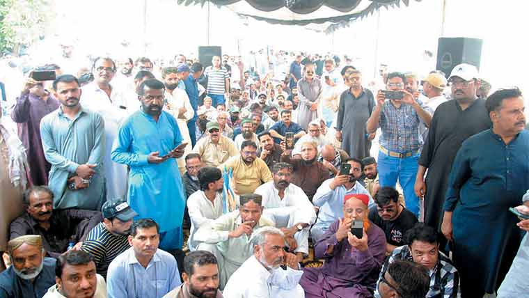 حیدر آباد:سرکاری ملازمین کی تنخواہیں 100 فیصد بڑھانے کیلئے ریلی