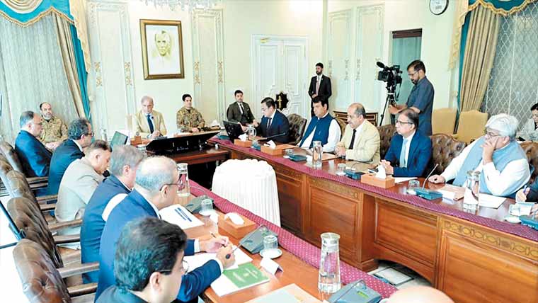 گلگت بلتستان : 100میگاواٹ کا  سولر منصوبہ مکمل کرینگے:وزیر اعظم